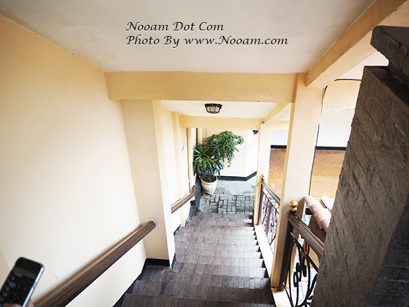 รีวิว Palm Hotel ห้องพักโอเค ห้องใหญ่ เตียงนุ่มหลับสบาย ไม่ไกลจากจากภูเขาอีเจี้ยน (อินโดนีเซีย)